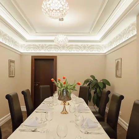 Cristal Park Готель Тарнув